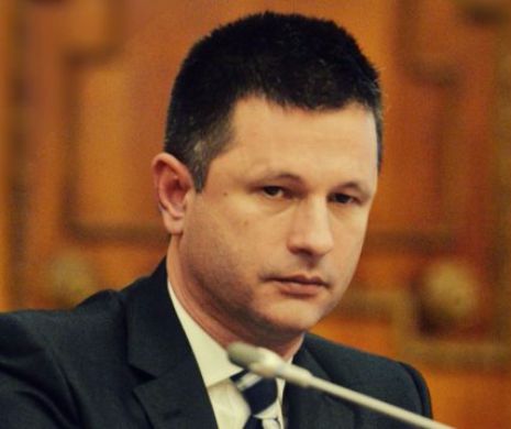 De ce NU l-a DEMIS premierul CIOLOȘ pe ministrul energiei. Cursul carierei lui GRIGORESCU și funcțiile CHEIE ocupate de tatăl său, aflat constant în preajma multor NUME GRELE din timpul GUVERNĂRILOR anterioare