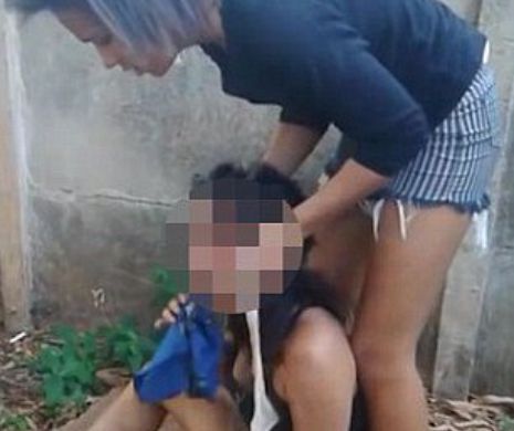 I-au săpat MORMÂNTUL și aproape AU UCIS-O în BĂTAIE! Patru ADOLESCENTE au șocat întreaga lume !
Imagini cu puternic impact emoțional