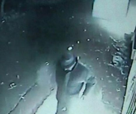 ÎNREGISTRAREA momentului în care unul dintre OAMENII STRĂZII de la Galaţi A FOST INCENDIAT de MONSTRUL care UMBLĂ ÎNCĂ LIBER l Video şocant