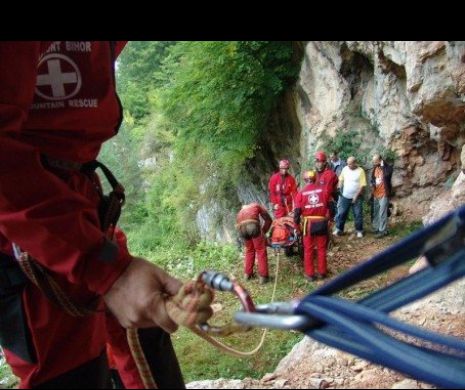Minune de la Dumnezeu. TREI ZILE A EVITAT MOARTEA, deşi era leşinat într-o râpă. Salvarea i-a venit de la un animal. CAZ ÎN PREMIERĂ pentru salvamontişti