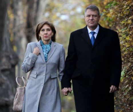 MOMENTE SFÂȘIETOARE la funeraliile mamei lui Carmen Iohannis. Câți OAMENI au venit să transmită condoleanțe CUPLULUI PREZIDENȚIAL