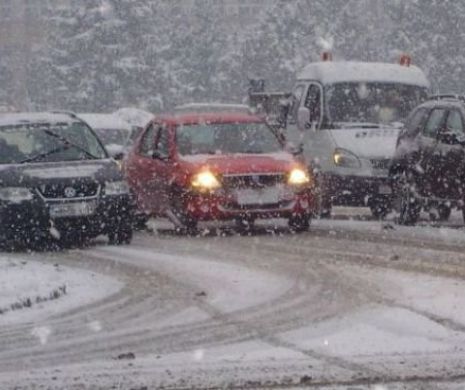 Ninsori în România. Meteorologii au anunţat DATA PRIMEI ZĂPEZI. Este cazul să scoatem HAINELE DE IARNĂ