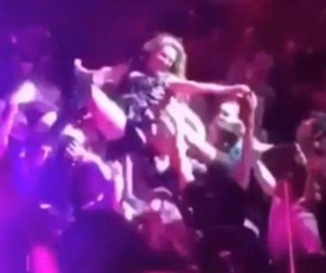 O cantareata celebra a plonjat pe bratele fanilor, in timpul concertului, dar a regretat imediat gestul. Ce i-au facut acestia