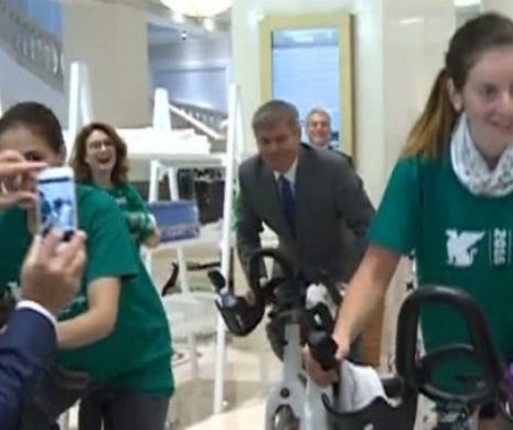 Premierul Cioloş, pe BICICLETĂ înainte de participarea la Bucharest Forum