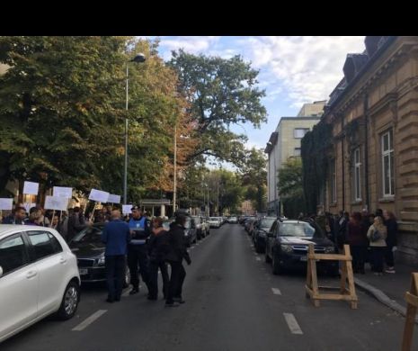 Profesorii în stradă! Ministerul Educaţiei, modificări de ultimă oră în concursurile de directori