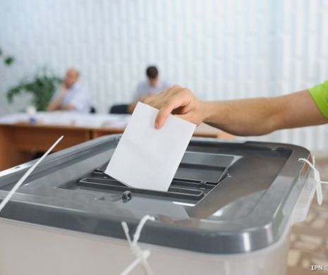 REPUBLICA MOLDOVA - ALEGERI PREZIDENŢIALE 2016: Peste 280 de mii de alegători au votat deja. SUA monitorizează alegerile de la Chișinău de la fața locul. Ambasadorul Pettit, prezent într-una din secții