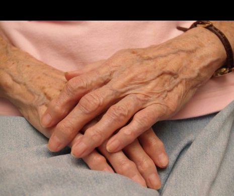 S-a aflat DE CE MIROS BĂTRÂNII.  Explicaţia care SCHIMBĂ TOT CE SE ŞTIA PÂNĂ ACUM