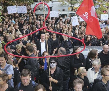 Victoria străzii. Parlamentul a RESPINS proiectul de lege privind interzicerea avorturilor, după PROTESTE masive în toată țara