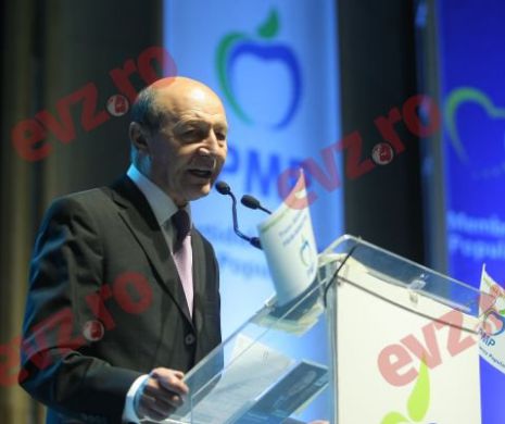 Băsescu, ATAC la Dodon: Îl dau în judecată dacă pierd cetățenia!