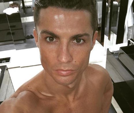 Cristiano RONALDO, lovit de un nou ZVON că ar fi GAY! O cunoscută CÂNTĂREAŢĂ susţine că sunt doar "prietene" şi NEAGĂ o posibilă RELAŢIE cu portughezul