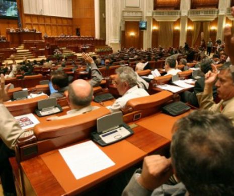 DECIZIE FINALĂ! Medicii şi profesorii ar putea primi mai MULŢI BANI