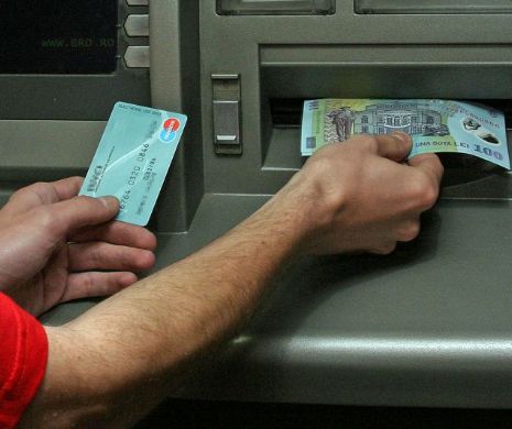 Doar o treime din populaţia de la sat deţine un card bancar şi mulţi NU îl MAI VOR
