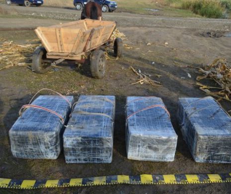 Fentau Poliția de Frontieră trecând țigările de contraband cu lanseta