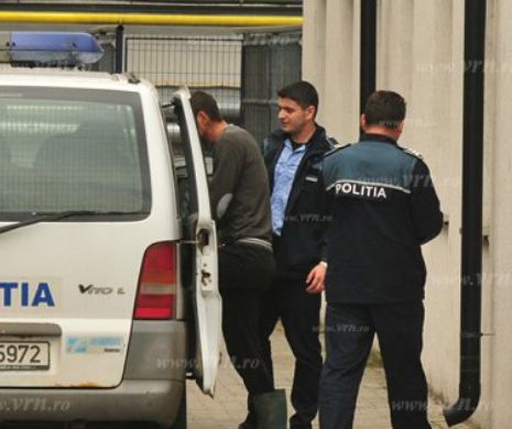 Opt ani de puşcărie pentru că a înfipt cuţitul în capul unui om