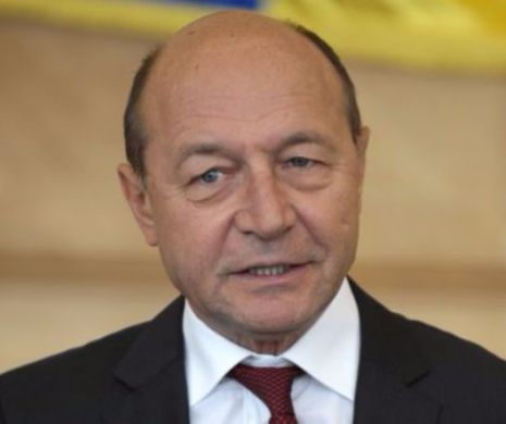 Traian Băsescu DEMOLEAZĂ executivul Cioloș: ”ESTE UN GUVERN INEFICIENT! NICI O ȚIGLĂ PE CASĂ NU AM PUTUT SĂ-MI SCHIMB DIN CAUZA LOR!”