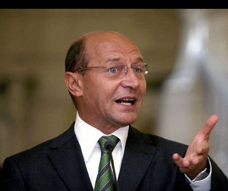 Traian Băsescu DEZVĂLUIE de ce şi-a PUBLICAT CAZIERUL pe Facebook