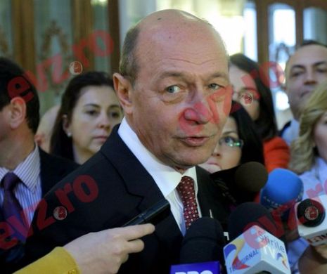 Cum petrece TRAIAN BĂSESCU sărbătoarea Crăciunului. Imaginea a primit MII DE APRECIERI în doar câteva minute | FOTO