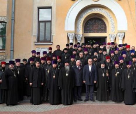 Dodon nu are limite când este vorba de Constituţie! Îî apără pe preoții care l-au susținut în campania electorală: "Au dreptul la libera exprimare”