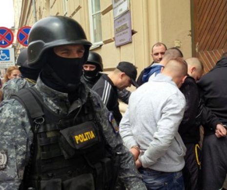 INTERLOPUL DE ŞCOALĂ VECHE a fost prins în ciuda MANEVREI PERVERSE inspirată din filmele cu gangsteri. SE VA VORBI MULT DE Emil AL LUI CARAN, după ce a păţit