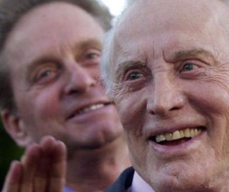 Kirk Douglas a împlinit 100 de ani! POVESTEA FASCINANTĂ de viață a omului care l-a întruchipat pe SPARTACUS