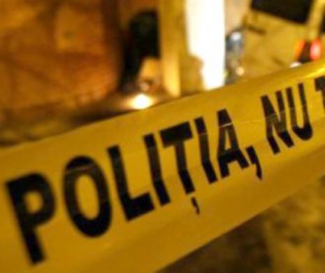 O femeie și-a ucis vecinul, apoi l-a îmbrăcat în rochiță și sutien