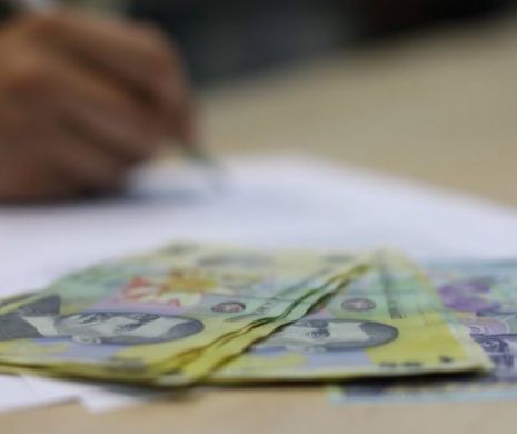 Românii vor scoate ANUL VIITOR mai multi bani din buzunar