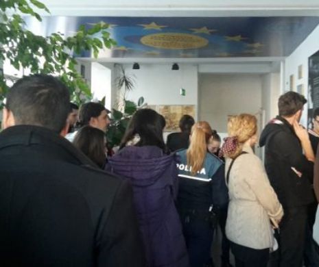 Secție de vot din București luată cu ASALT de alegători – cozi și afară!