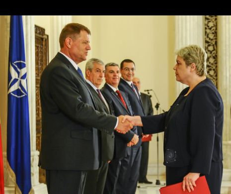 Un DOCTOR în DREPT îl trage de mânecă pe PREŞEDINTELE IOHANNIS