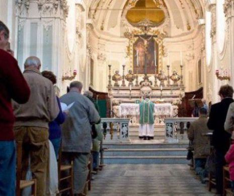 Un preot şi-a anunţat enoriaşii în timpul slujbei că este homosexual. Stupefiați, credincioşii au avut o reacție absolut fabuloasă