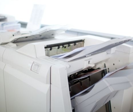 Bătaie într-o mare primărie. Doi funcționari s-au încăierat din cauza unei copii xerox