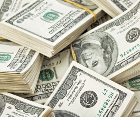 Dolarul va ajunge la PARITATE cu euro în 2017