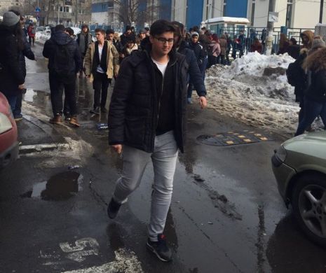 Elevii s-au întors la şcoală. Cum vor RECUPERA ORELE pierdute