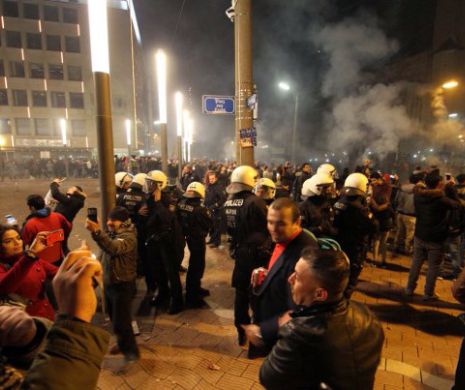 Germania în HAOS. Imigranții au transformat încă o dată petrecerea de Anul NOU într-un INFERN