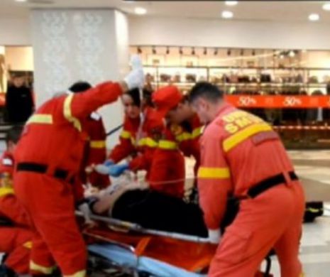 INCIDENT HALUCINANT ÎN BUCUREȘTI. Femeia căzută de la etaj în mall a fost declarată iniția MOARTĂ, apoi VIE și iar MOARTĂ