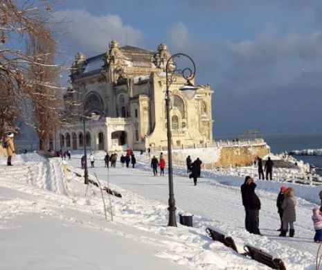 PEISAJ HIBERNAL FASCINANT LA MALUL MĂRII