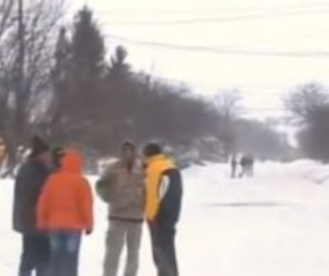 Situaţie gravă în Neamț! Medicii au ajuns cu întârziere la un COPIL de trei luni cu febră, din cauza VISCOLULUI care a lovit puternic în zonă