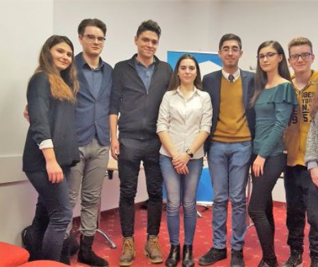 Studenții au gratuități la transport, elevii nu. Asociația Elevilor Constanța cere guvernului decontarea navetei școlarilor