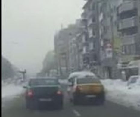 ZĂPADA A MICŞORAT BENZILE marilor bulevarde ale Bucureştiului. SE CIRCULĂ FOARTE GREU din cauză că autorităţile NU AU CURĂŢAT MARGINILE ŞOSELELOR