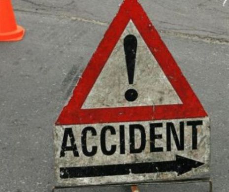 Accident cumplit în Vaslui. Microbuz școlar lovit de o mașină! Nouă copii au fost transportat la spital