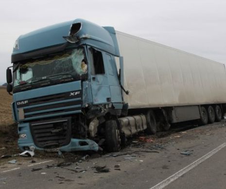 Accident între o mașină cu DEȚINUȚI și un TIR. Primele declarații OFICIALE de la penitenciar