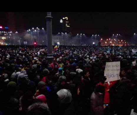 ALERTĂ - Guvernul a trimis GRAŢIEREA în Parlament şi a modificat CODURILE PENALE prin OUG. ROMÂNII ÎN STRADĂ. Membrii Guvernului sunt BLOCAŢI de 6.000 de protestatari CARE AU ASALTAT PALATUL VICTORIA. Ministrul Iordache a plecat la timp