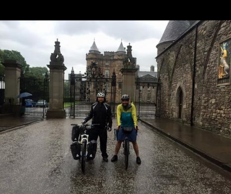 Care este mesajul românului ce străbate Europa pe bicicletă