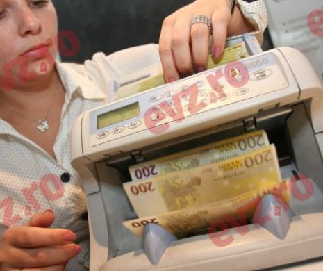 Consecinţe grave ale turbulenţelor politice: leul e în picaj, investitorii fug