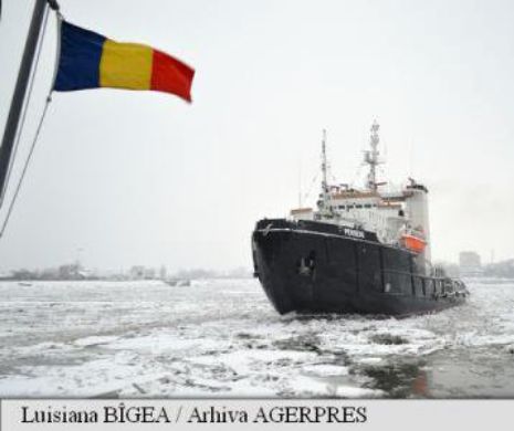 Deranj mare cu ceață și sloiuri uriașe pe Dunărea maritimă