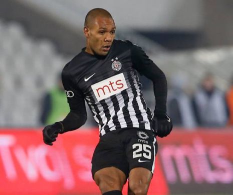 EPISOD JENANT în fotbal. Un jucător a părăsit terneul ÎN LACRIMI, după ce a fost făcut „maimuță” | FOTO