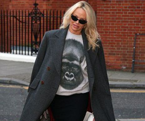 Julian Assange-fondatorul Wikileaks şi Pamela Anderson, întâlniri secrete la ambasada Ecuadorului din Londra