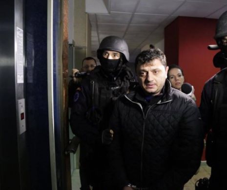 Mașină de lux a unui CLAN DE ROMI, dotată cu GIROFAR și SIRENE. Se întâmplă în orașul unde șeful celui mai tare clan era sprijinit infracțional chiar de șeful Poliției I VIDEO
