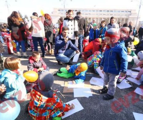 O nouă zi de PROTESTE. Mesaj GENIAL al unui puști de OPT ANI