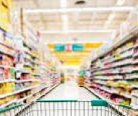 PERICOLELE MORTALE din crenwurști. Aceste mezeluri conțin E-uri cancerigene, substanțe care în alte țări sunt INTERZISE