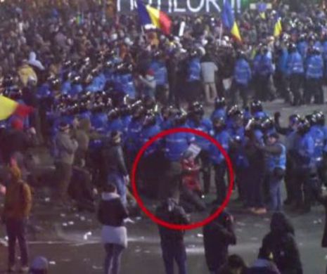 Povestea tinerilor care au incercat sa-i impiedice pe huligani la protestele din Piata Victoriei. "Ne-am asezat in genunchi"